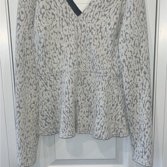 White Women Fashion Top Size S - Picture 3 of 7